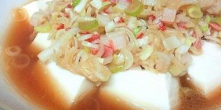 【節約食材のタッグ！】「豆腐×カニカマの甘酢あん」がレンジでお手軽 | クックパッドニュース