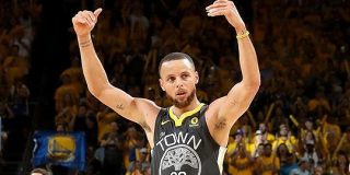 ウォリアーズがホーム2連勝、ステフィン・カリーは3ポイントショット9本を成功させファイナル新記録を樹立 | NBA Japan