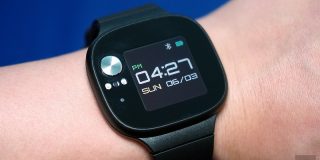 ASUS、血圧が測れるヘルストラッカー「VivoWatch BP」を発表 - Engadget