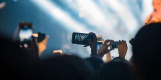 「Snapchat」がチケット販売のSeatGeekと連携－アプリから購入可能に - CNET