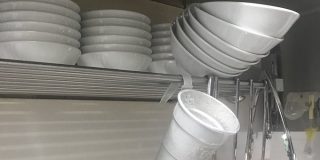 【大阪地震】とんでもない耐え方で奇跡的に倒れなかったみなさんちのあれこれ「マジかよ」「ギリギリすぎて動悸が」 - Togetter