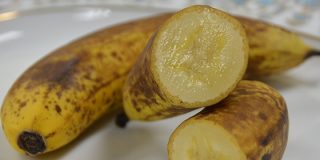 国産バナナ、皮ごとどうぞ　味濃厚でシャキシャキ食感：朝日新聞デジタル