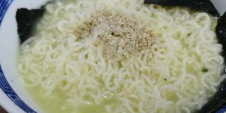 海苔漁師が教えてくれた『インスタントラーメンを猛烈にウマくする方法』が最高に美味 - しらべぇ