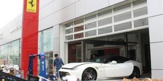 【台風21号】イタリアの高級車フェラーリが51台全損…被害十数億円　神戸の正規販売店｜暇人速報