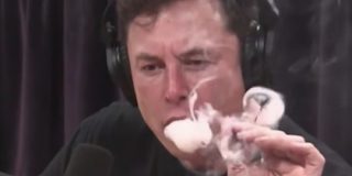 【悲報】イーロンマスクさん、インタビュー中に大麻を吸ってしまい大炎上 : IT速報