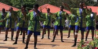 ガーナで『よさこい踊り』が独自の変化を遂げ、超クールなダンスへと進化していた「完全にアフリカンナイズされている」 - Togetter