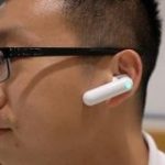 耳栓型の双方向翻訳機WT2が1月に発売、リアルタイム翻訳の実現も近い | TechCrunch