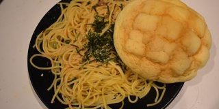 荒木飛呂彦先生が「たらこスパにはメロンパンが合う」と言っていたので真似してみた結果…「わろた」「全く合う気がしない」 - Togetter