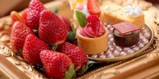 「花の香り」を感じるスイーツも登場！ホテルニューオータニ大阪「SWATi」コラボのいちごビュッフェがいよいよスタート！ - isuta