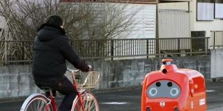 日本郵便が総力上げて作り上げた自動郵便配達ロボットがこちら｜暇人速報