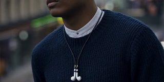 アップル信者「アカン、Airpodsめっちゃなくす…せや!」|暇人速報