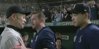 チームメイトは涙、実況は約4分間の無言、観客は総立ちで拍手…最後まで伝説を残したイチロー - Togetter