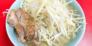 【恐怖】生まれて初めて「ラーメン二郎」に行ってみた結果…！ ラーメン屋とは思えない緊張感を味わったでござる | ロケットニュース24