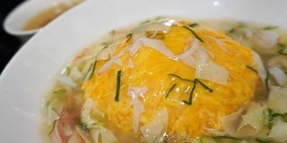 王将の『湯葉の天津飯』はガチ / 真の「極王天津飯」を「GYOZA OHSHO」で見つけた | ロケットニュース24
