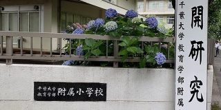 「ごま」と「しお」を混ぜて振ったら分離するけど、市販の「ごましお」は振っても混ざったままという現象→小学生向けの実験が面白い - Togetter