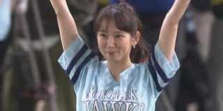 【動画】可愛すぎる吉岡里帆さんの始球式に秋山翔吾さんが神対応 : やみ速