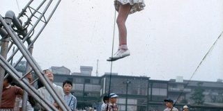 あの頃、みんな大好きだった『危険遊具』の思い出「何人か骨折した」「吹っ飛ばされて怪我もしょっちゅうしてた」 - Togetter