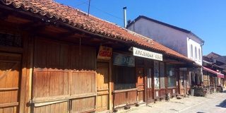 これ京都？いいえ、コソボです。ヨーロッパなのにどう見ても日本な景観が話題に「木造ってだけでこんなに似るのか」 - Togetter
