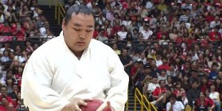 横綱・鶴竜さん、3Pシュートがめちゃくちゃうまくて衝撃走る「フォームが綺麗」「安西先生じゃん」 - Togetter