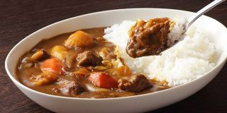 彼氏の家で出てきたカレーに衝撃「シチューも同様」「子供の頃から」 - しらべぇ