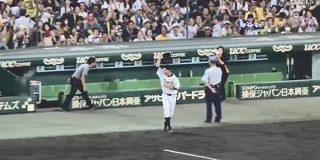 阪神・鳥谷、残ってくれたファンの声援に応えてちょっとだけ再登場　その後なぜか声援に応えてガルシアが登場 : なんじぇいスタジアム