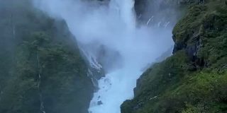 台風19号の影響で日光の華厳の滝が大増水！なんと毎秒94t（通常の約50倍） - Togetter