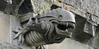ペイズリー修道院のガーゴイルのこの姿、どっかで見たことある「昔からあったの？」他にもキモ可愛いのいろいろ - Togetter