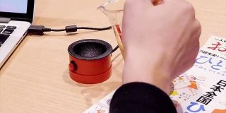 PCのUSBにつないで、たこ焼きが焼けるおひとりさま用雑貨がめっちゃいい！でもいろんなところにツッコミが止まらない皆さん - Togetter