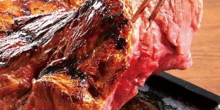 ステーキから滴る肉汁までリアルに再現！いわさきの「食品サンプルカレンダー」のクオリティが今年も神がかってます | Pouch