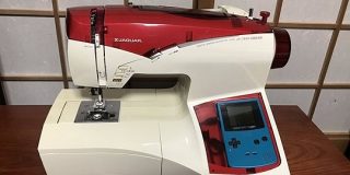 実家にあった、ゲームボーイと合体した最強ミシンは激レアの「ゲームボーイで刺繍図案を作って縫ってくれるミシン」だった - Togetter