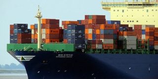 あまりの燃料安でスエズ運河を渡るよりアフリカ大陸を回った方が安くなり交通量が激減してしまう - GIGAZINE