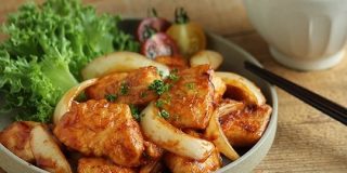 ケチャップとしょうゆで「鶏むね肉のポークチャップ風」が洋食屋さんの香りでしかなかった【山本リコピン】 - メシ通