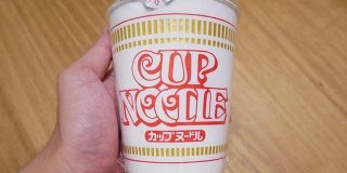 『カップヌードル』で作るお好み焼きがヤバイ　想像以上に激ウマだった - しらべぇ