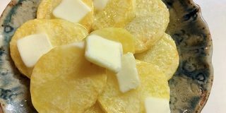 外はカリカリ、中はホクホクのじゃがバターの作り方が「絶対美味しい」と話題に！「このためにじゃがいも買いたくなる」 - Togetter