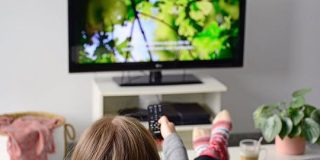 コロナが再定義した「テレビ」の価値－日本では再放送ドラマが人気に、米中では？ - CNET
