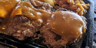人生で初めて横浜の名店「ハングリータイガー」のハンバーグを食べてみたら、世代を超えて愛される理由がわかった！ | ロケットニュース24