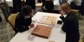 渡辺明名人、囲碁・名人戦の控室に現れ趙治勲名誉名人・二十五世本因坊と二面指し対決｜2ch名人