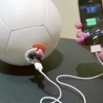 キック力を電気に変換するサッカーボールが、子どもたちの未来を明るくする | ナゾロジー