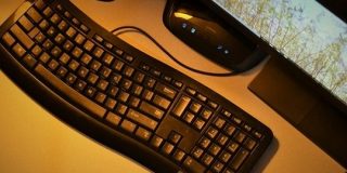 ワイ、結局マウスもキーボードも有線に変えてしまう : IT速報