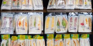 【2020年10月版】近所のコンビニ3社で売られていたサンドイッチを全部買ってパンをめくってみた | ロケットニュース24