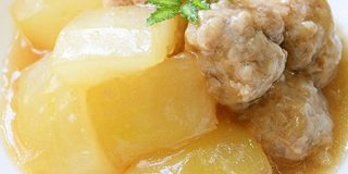 おいしく節約！はんぺんを使えば少しの肉でも「ふわふわ肉団子」ができちゃう！ | クックパッドニュース