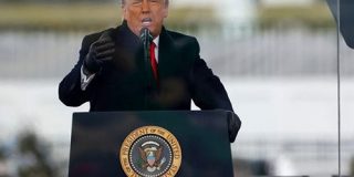 Facebook、トランプ氏のアカウントを無期限凍結－議会乱入を受け - CNET