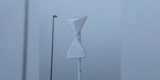 記録的降雪の富山県、標識や自転車に雪がありえないような積もり方しててもはやかっこいい件「芸術的すぎ」「こんなことなるんだ」 - Togetter