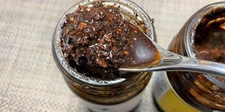 しょう油にカカオを漬け込んだ『カカオ醤（ジャン）』を食べてみた 多国籍料理店で出てきそうな不思議な味わいがナイス | ロケットニュース24