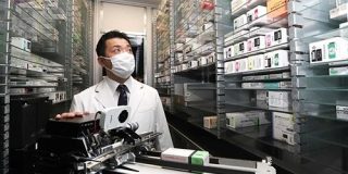 待たせません「ロボット薬局」すぐさま準備し処方｜神戸新聞NEXT