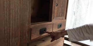 『古い和箪笥にハーモニカが仕込んである』開閉すると音が鳴る精巧な造りがすばらしく、実用的でもある話「そっと開け閉めしても音が鳴る」 - Togetter