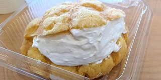 デイリーヤマザキの「マリトッツォ風メロンパン」がウマい！サクサク生地とクリームのハーモニーがたまらん！ | ロケットニュース24