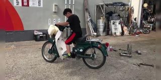 子どもがカブに乗ってる！と思ったら無限排気量で維持費ゼロの最高のマシンだった「天才やん（笑）」 - Togetter