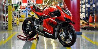 大学の自動ドアに有名バイクメーカーが書いてあってなんで？と思ったら別にそういうことではなかった「切れる場所が悪い」 - Togetter