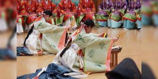 服飾史上の謎「日本人がネックレス・指輪・首輪・腕輪・耳輪をつけていないって何故なのか未だに解明されていないんですよ」 - Togetter